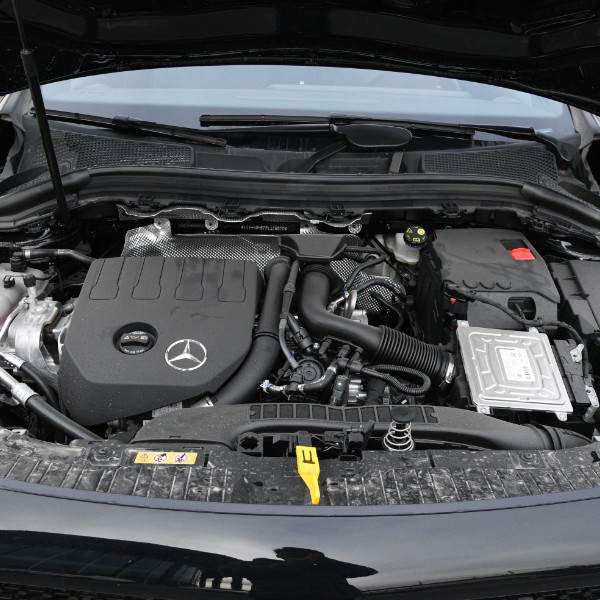 Mercedes-Benz 2023 GLA 200  version Gasolin Compact SUV Avto Electro Excellent