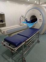 Uso não magnético da maca das marquesas de Mri em salas da ressonância magnética
