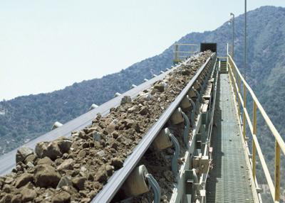 Correia transportadora de pedra inclinada fixa do ouro de 206t/h 600MM para a mina