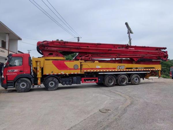 1400 mm Hauteur d'alimentation 62m Volvo Chassis Pompes montées sur camion pour équipement de construction