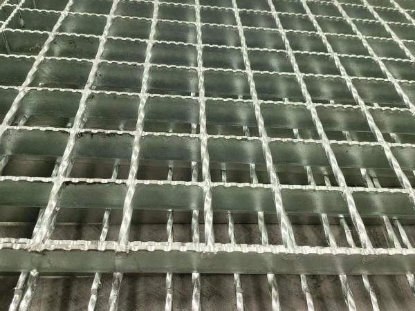 Long Lasting Performance Drainage Serrated Steel Grating 35mm Bearing Bar Spacing