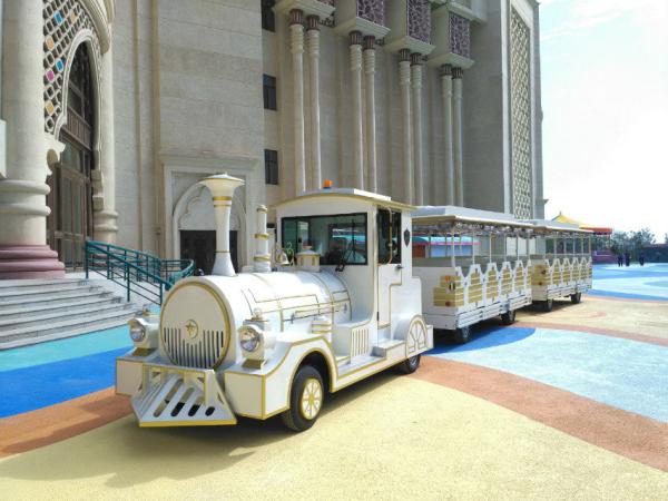 42 Seater Mini Trackless Train With Metal Structure Beam 76 KW Rated Power Petrol Engine