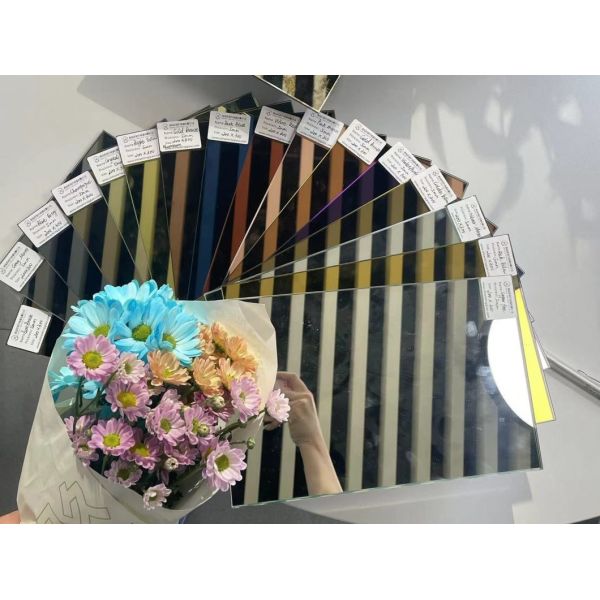 Living Room 6mm Color Wall Mirror Glass Per Square Meter 5 Years After-sales Service