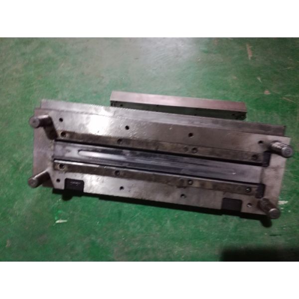 4 полости прогрессивной умирают нержавеющая сталь компонентов/латунная собирая струбцина