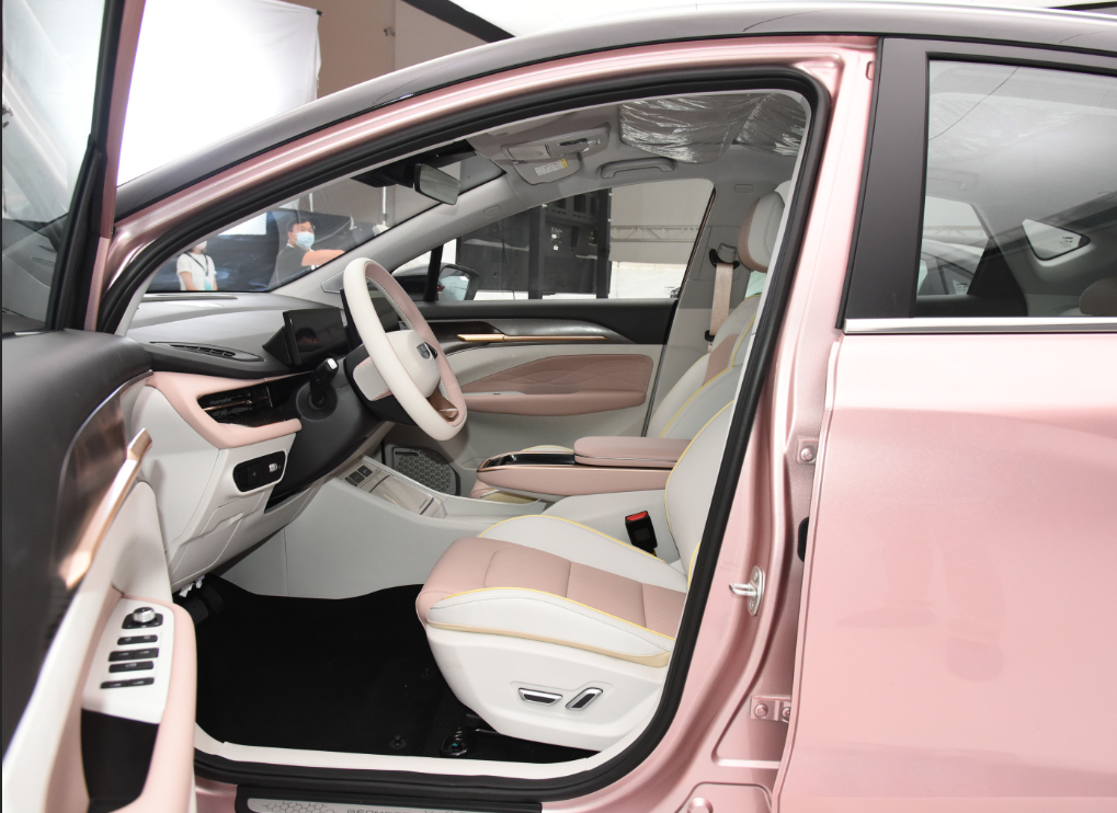 Electric SUV EV Cars Geely Geometry M6 Vehicles 300 Mile Range