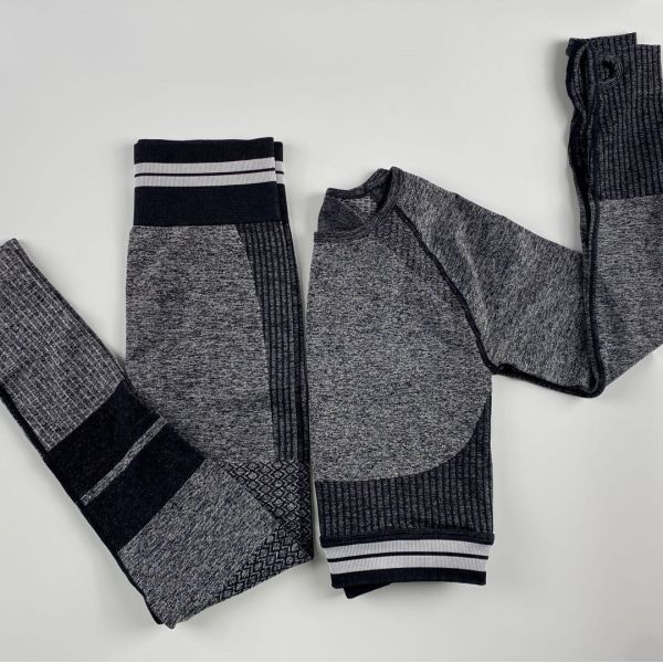 Безшовные одежды набора йоги связали Striped быстрые суша гетры йоги и верхний набор