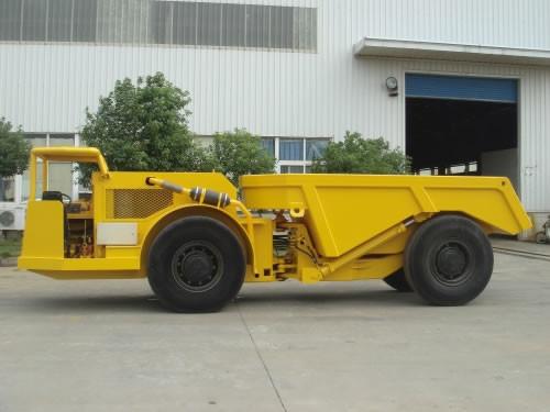 Durable DANA Large Dump Truck 7580mm * 2030mm * 2580mm Size 15T Capacity For Ming