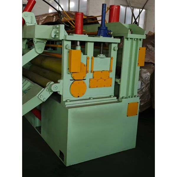 Línea de corte automática de alta velocidad de 1600 mm para placas metálicas de acero de 0,3-3 mm de espesor