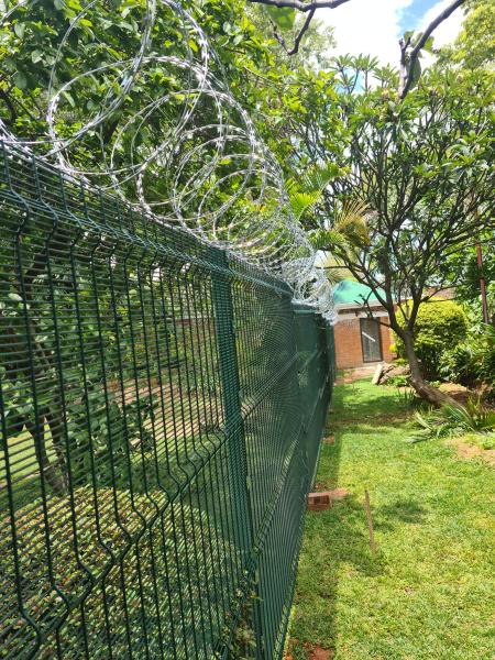 Proper Price Top Quality  Galvanized Stainless Steel 2.5 Mm Razor Barbed Wire Barbed Wire Product
