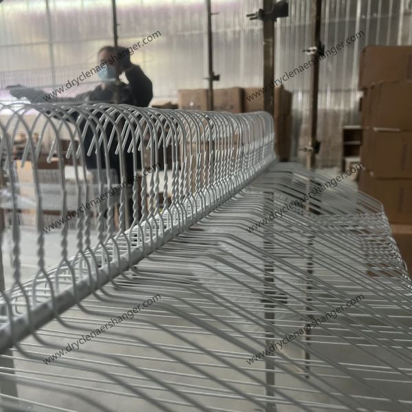Affordable Eco Friendly Wire Hangers For Dry Cleaning 1100 Cartons Capacity