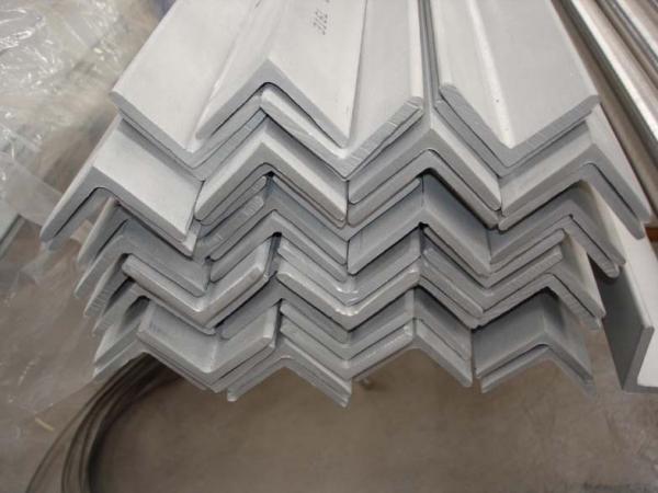 Barra de ângulo de aço inoxidável de 300 séries no estoque, perfil de aço inoxidável laminado a alta temperatura
