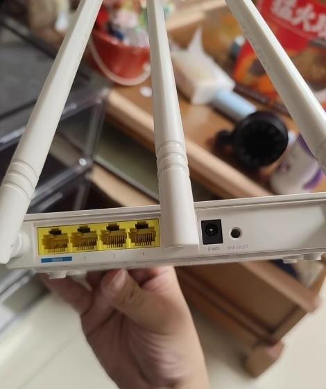Ten-Da F3 300Mbps Wireless Home Router 2.4GHz 3 Antennas Multi Language Firewall