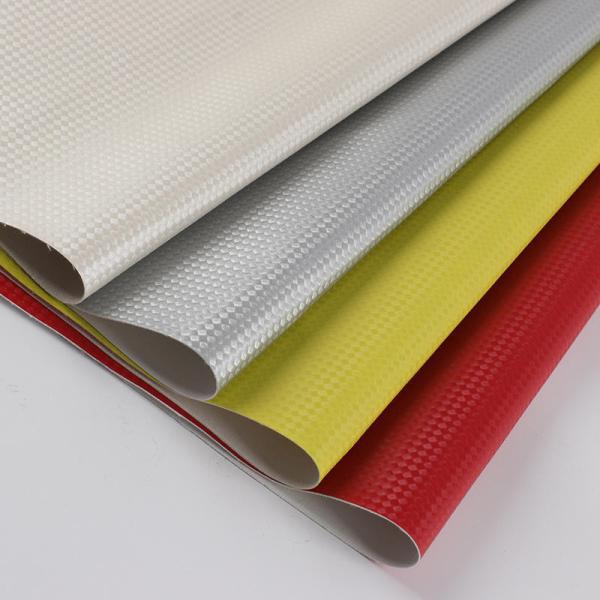 Cuir synthétique grainé en fibre de carbone PU élastique pour vêtements, sacs, étuis d'écouteurs, boîtes