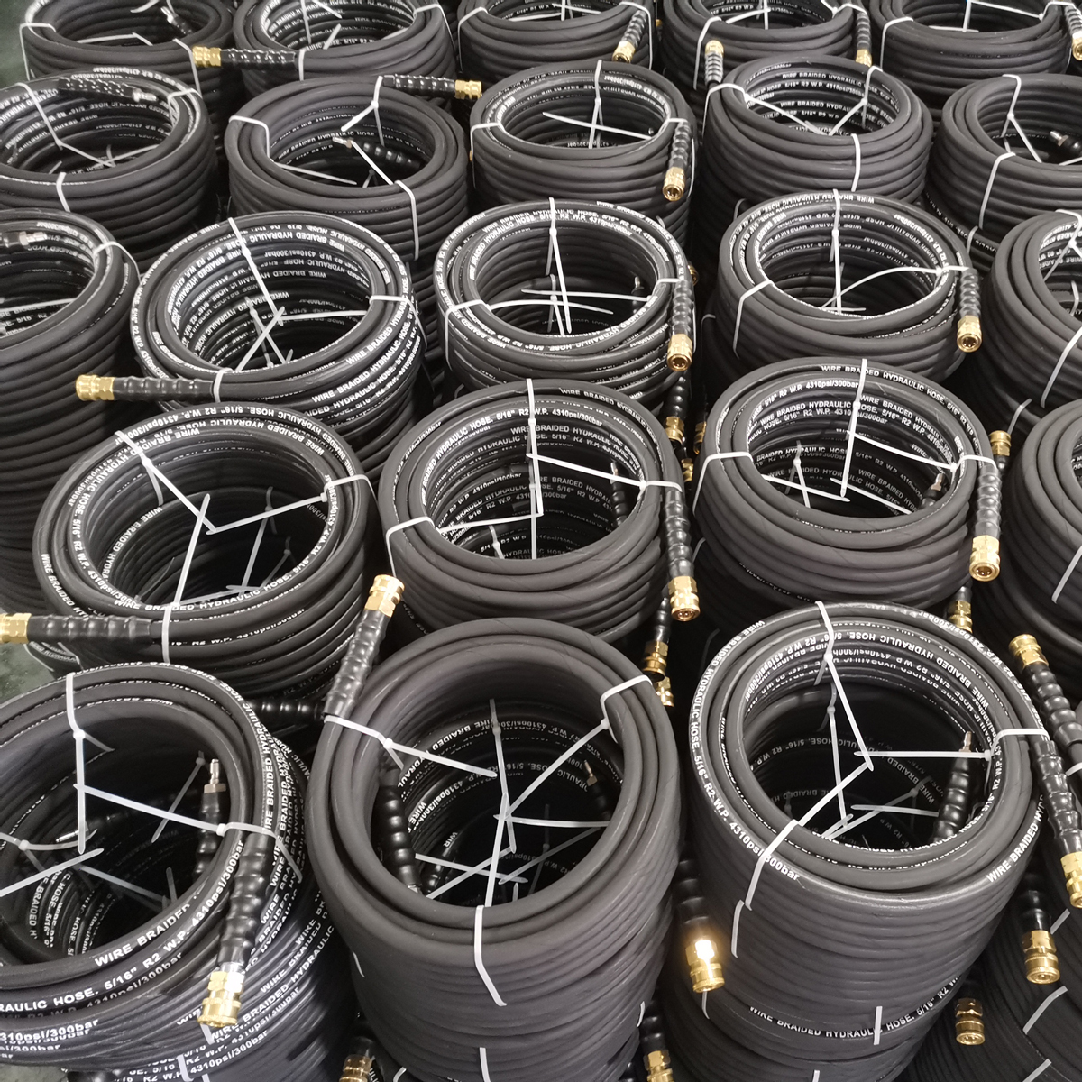 Шланг шайбы давления 3/8 x 50' 4000 Psi с быстрым подключает в сером цвете и черных цветах