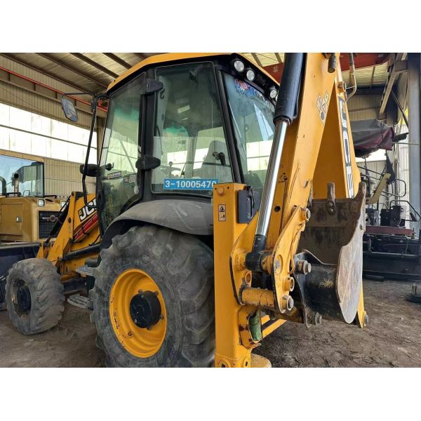 8TON JCB3CX Backhoe Loader with Low Working Hours and Good Condition at Affordable