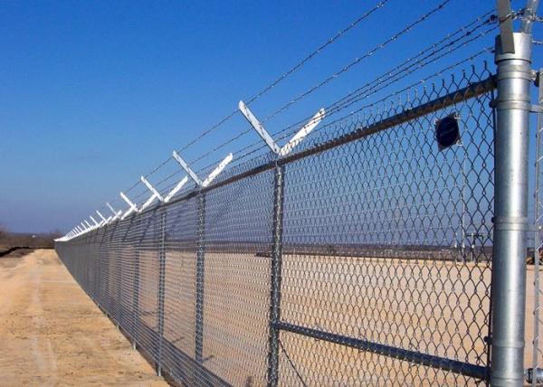 Galvanized Diamond Mesh Wire Chain Link Fence 6 Feet Height 9 Gauge 5*5cm Post Rail Thickness 5.0mm PVC Coated