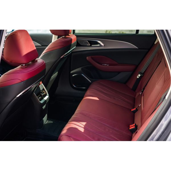 Hongqi H5 Sedan voiture officielle de Chine avec moteur 1.5T 2.0T et versions hybride et carburant