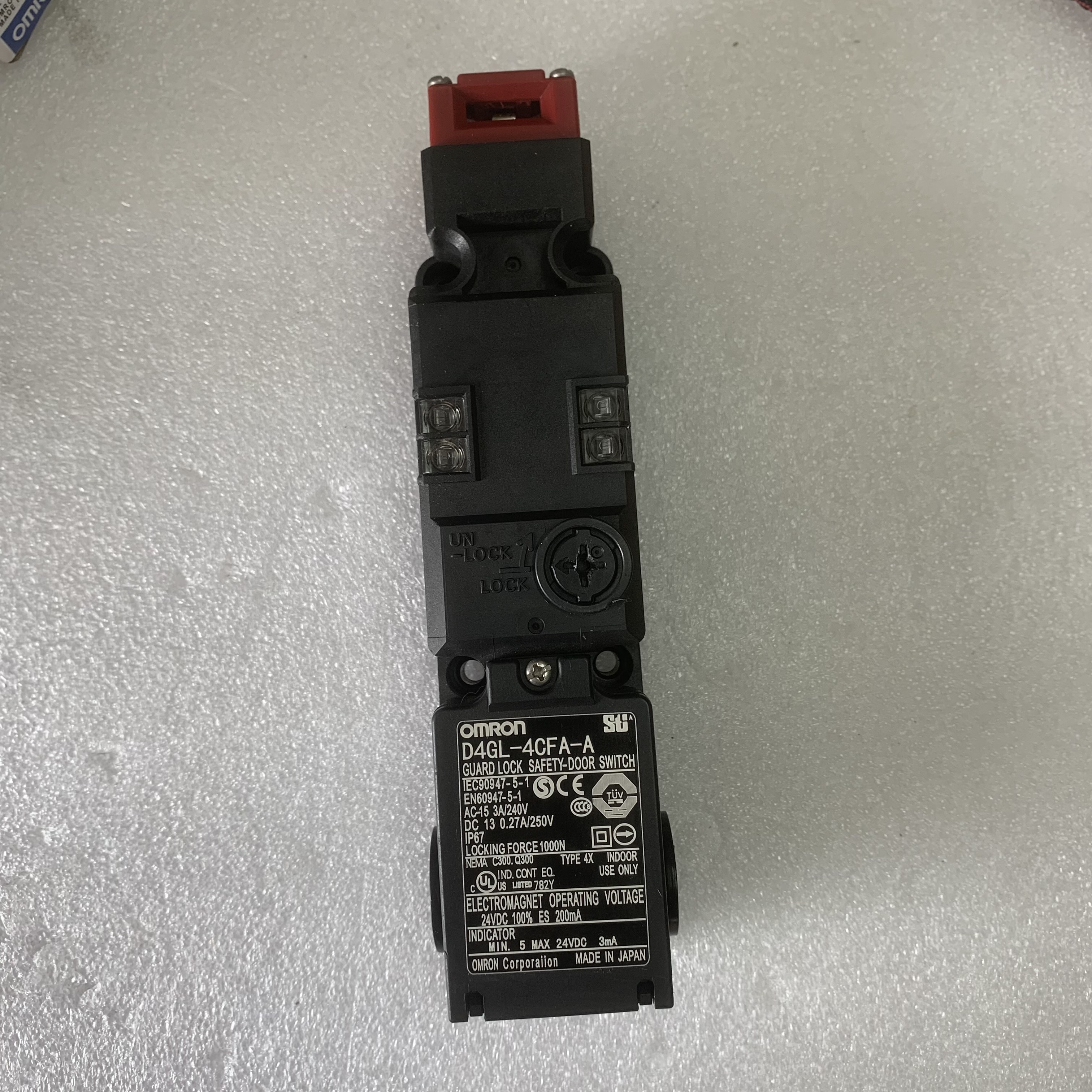 Omron D4GL-4CFA-A ВЫКЛЮЧАТЕЛЬ ДВЕРНОГО ЗАМКА ТОНКИЙ КОРПУС МЕХАНИЧЕСКИЙ ЗАМОК НОВЫЙ