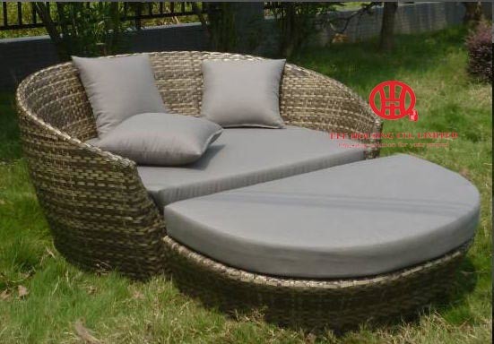 Leisure outdoor furniture rattan chaise lounge