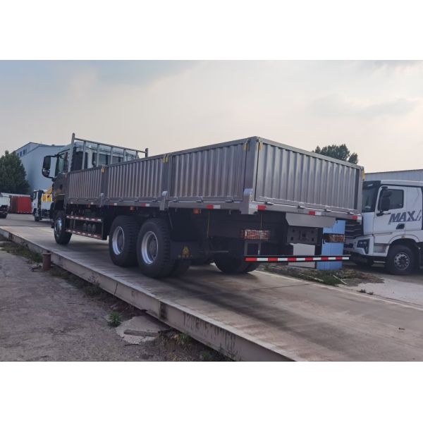 371HP Heavy Duty Truck Featuring LHD or RHD Drive Suitable for Construction Material Transport and Bulk Hauling