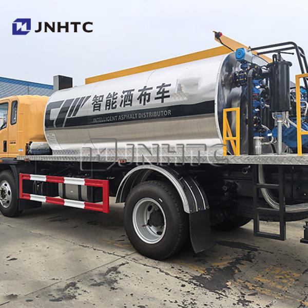 HOWO 6 Wheel Asphalt Bitumen Distributor Bitumen Sprayer Truck For Sale