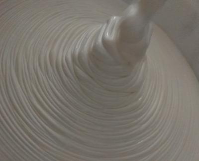 A linha de produção do rolo suíço 40 quilowatts, máquina do fabricante do bolo chiffon com compõe a linha