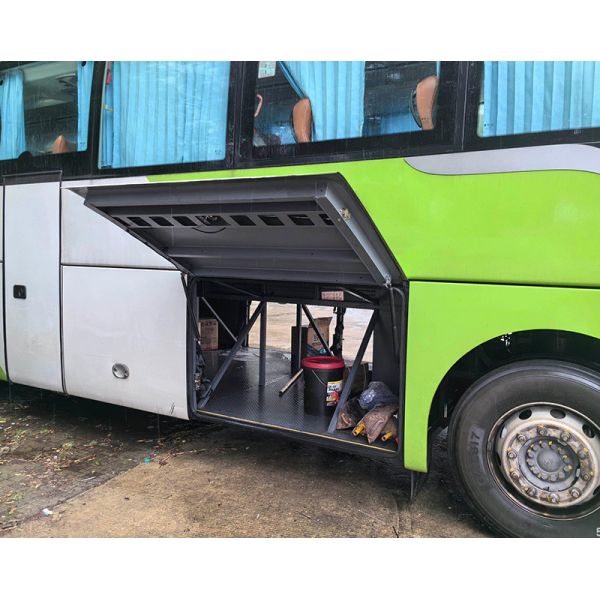 48 мест подержанный автобус Дизельное топливо Максимальная скорость 100 км/ч Автобус Yaxing с левым рулем Дешевый автобус