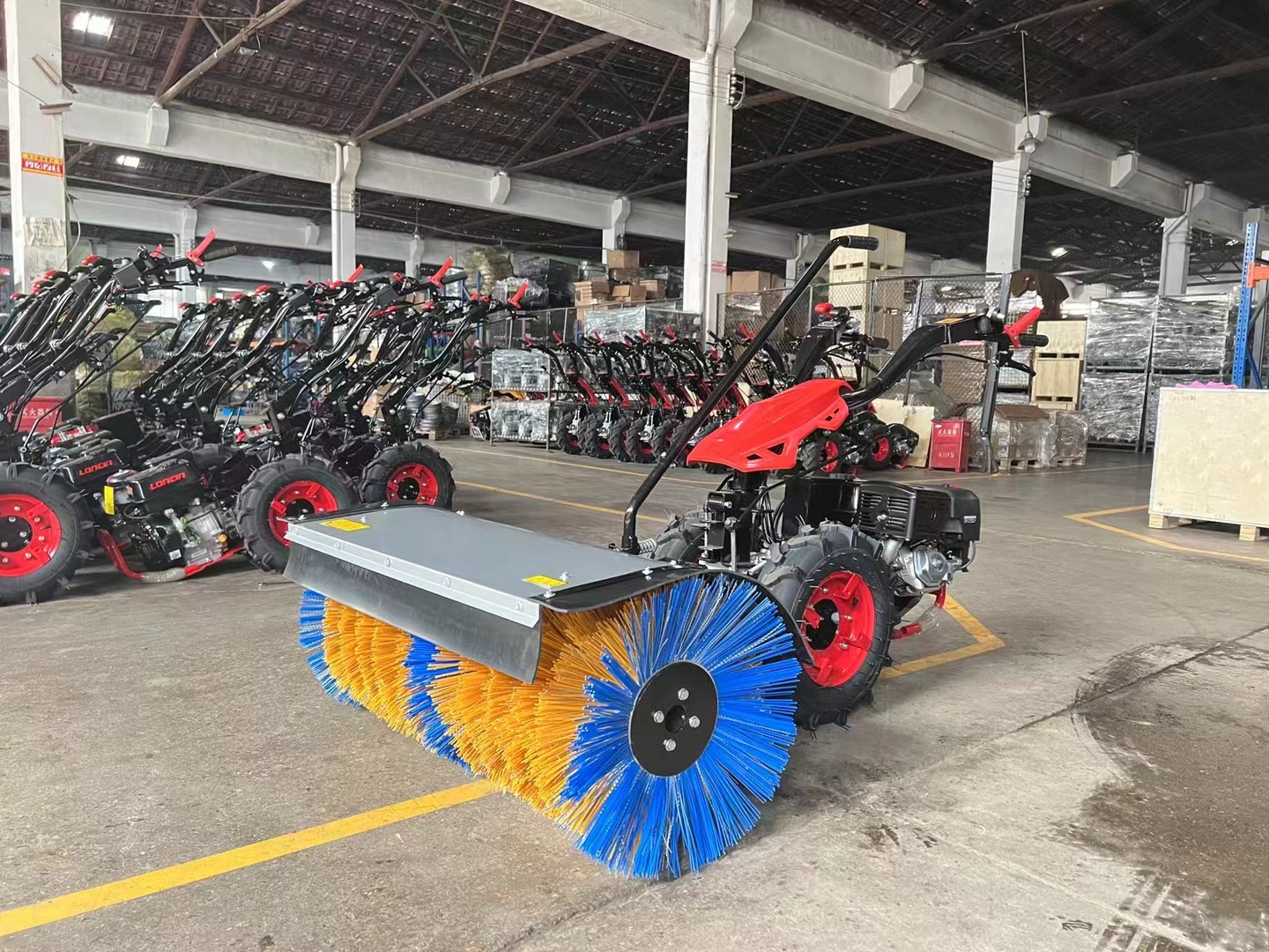 Walk-Behind Snow Removal Equipment with 34.5 cm Brush Diameter and 110CM Working Width