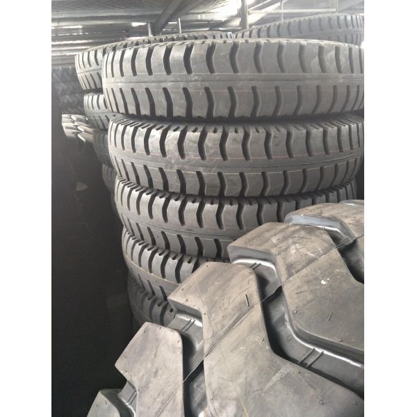 El autobús diagonal de nylon del camión de la capa pone un neumático 825-16 neumáticos para trabajos de tipo medio 401120