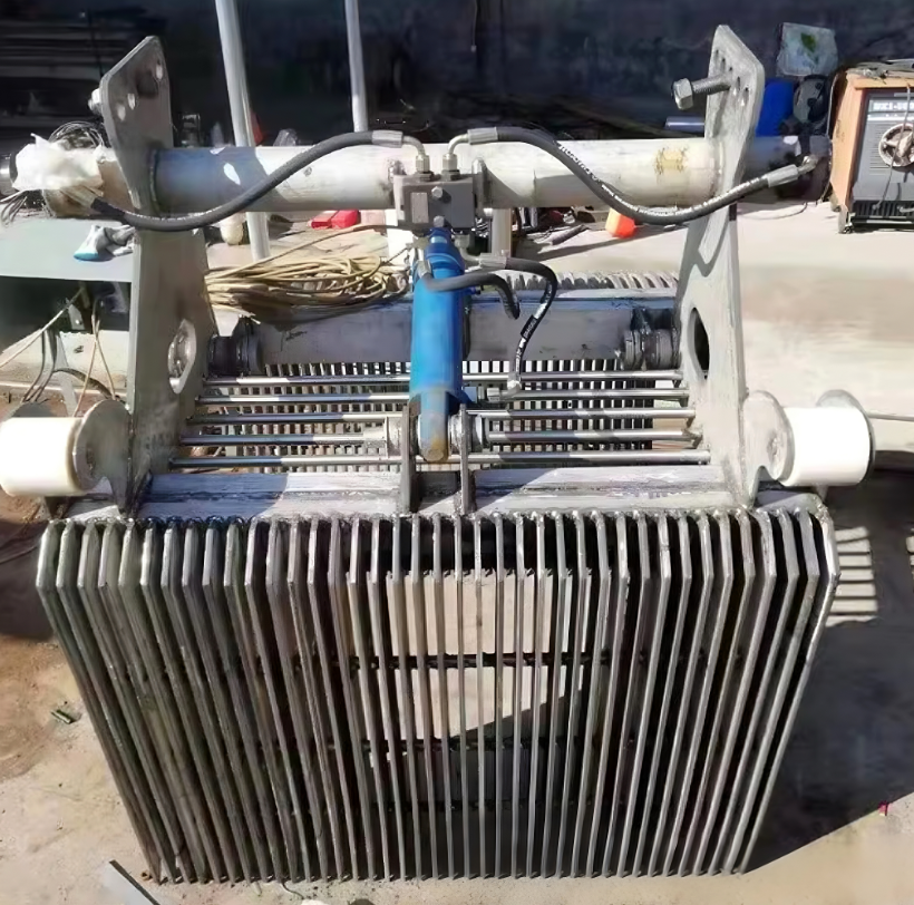 Stainless Steel Mobile High Capacity Grating Grab-Type Sludge Removal Machine for Sewage Treatment