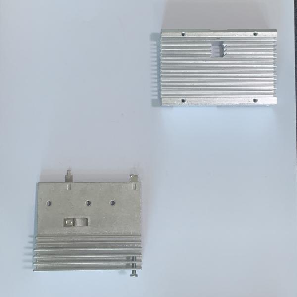 Extrusion de dissipateur de chaleur finie zincée pour refroidisseur de puces LED à haute puissance personnalisé