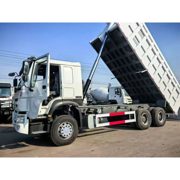 Used HOWO dump truck, front four and rear eight wheels