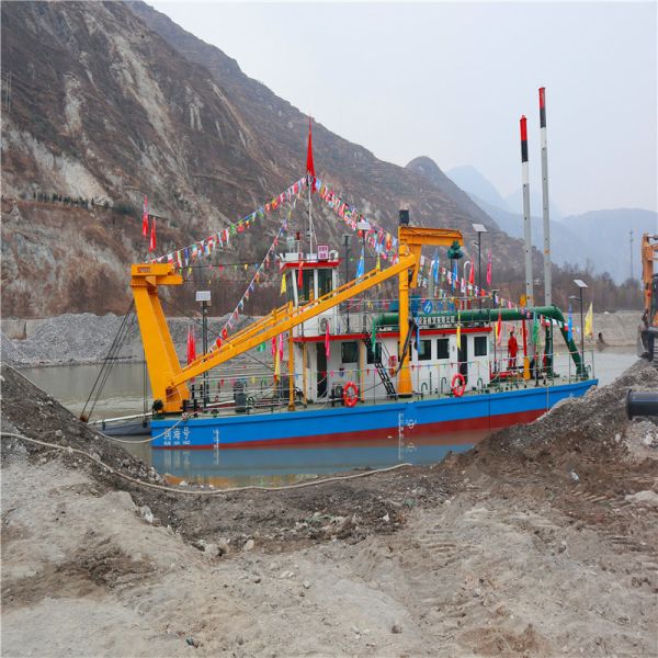 18inch Main Power 895kw Speed 1800r/Min Suction Pump Dredger for Port Maintenance