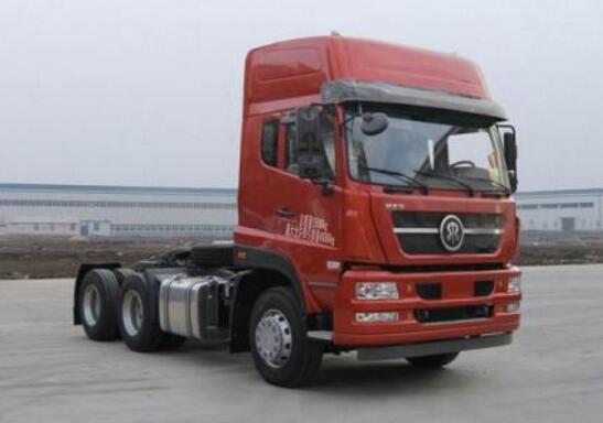 SINOTRUK  371HP 15 Ton Prime Mover Truck in Green Manual Unloading Diesel Trucks  Global Machine