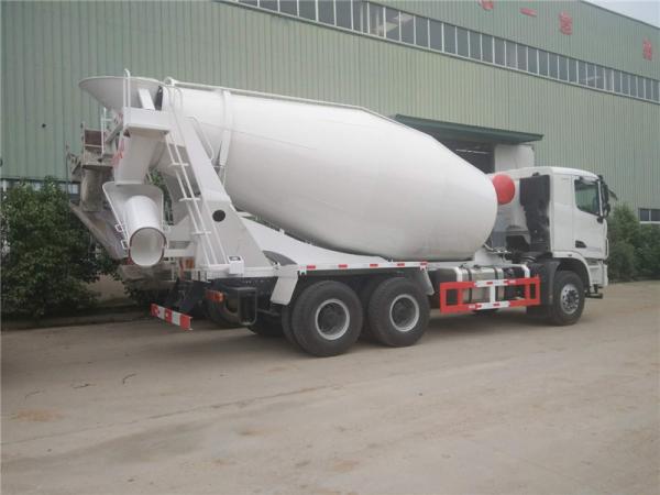 Caminhão de concreto Euro 3 de alto desempenho com 9726 ml de cilindrada para operações suaves