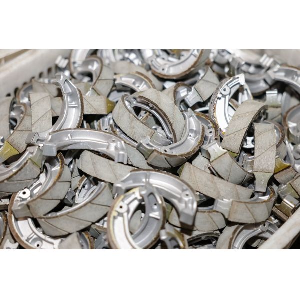 Semi-metallic Motorcycle Parts Motorcycle Brake Lining / Brake Shoe Set for Honda CG125