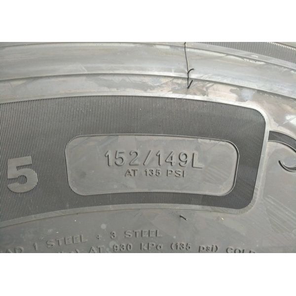 Long Service Life Highway Truck Tires 12R22.5 Tubless Designed High Speed Driving