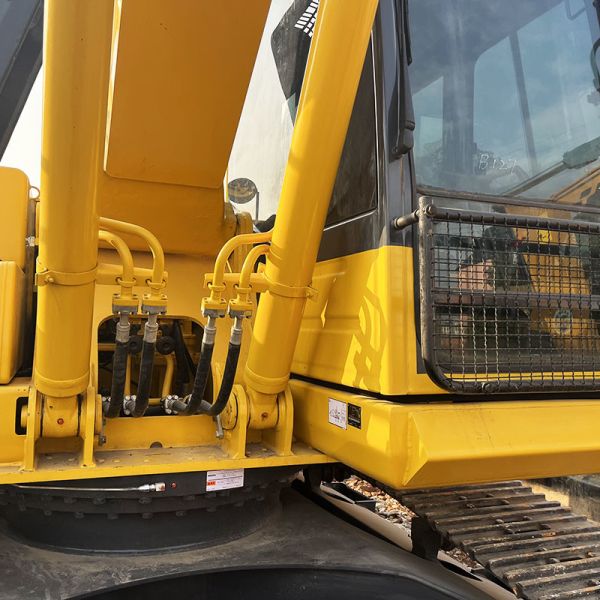 Middle Size Komatsu PC200-8MO Used Crawler Excavator 110kw Rated Power 20 Ton Weight