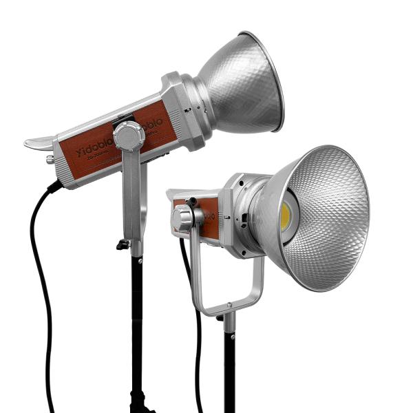 200W large spotlight with 2700k-7500k dual color temperature, can be used with a soft light cover, suitable for indoor and outdoor fill light