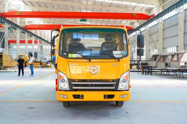 Dayun QuanChai Engine 132 Horsepower Board Length 5.2 Meters ,3 Tons Rear Support Arm, 4 Tons Hoist ,wrecker Truck