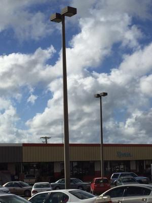 Одиночные фонарные столбы улицы руки Q235 стальные с панелью солнечных батарей