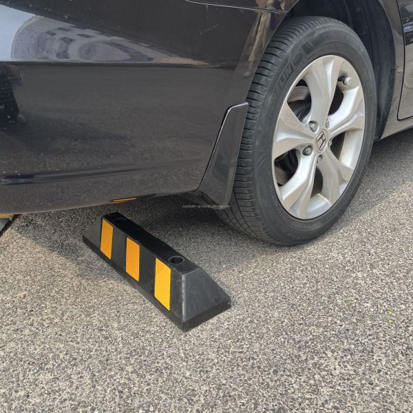Yellow Black Rubber Wheel Stopper Parking Car Stops