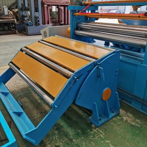 Machine à refendre de bobines en acier inoxydable polyvalente 1600 mm 3 mm pour différents matériaux et épaisseurs de métal
