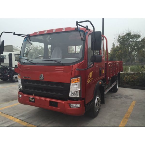 New 4x2 Sinotruk Howo7 Euro 2 Light Duty Trucks 12 Tons Light Duty Cargo Truck with good quality 95 Km / H
