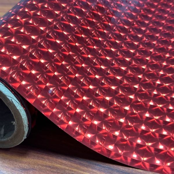 Película de lente 3D roja BOPP Película de laminación holográfica para productos de embalaje