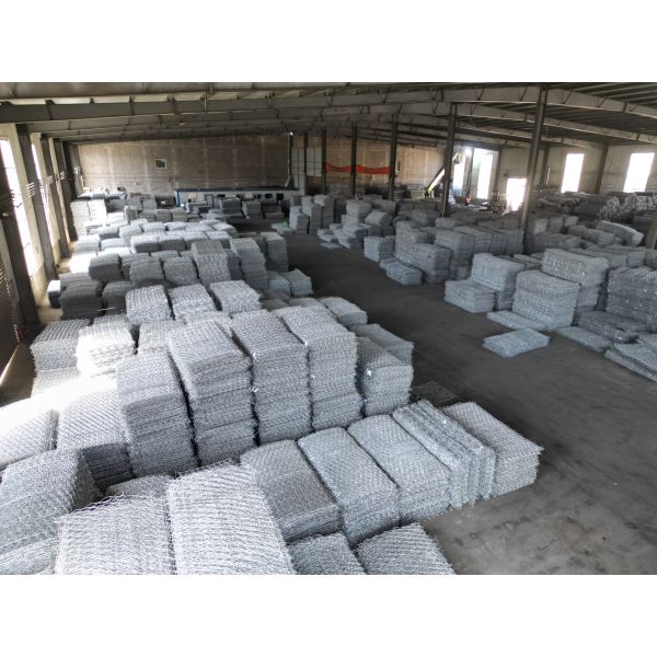 Three Twist Weave PVC Gabion Basket Heavy Duty Wire Mesh Cage For Riverbank Protection Slope Stabilization