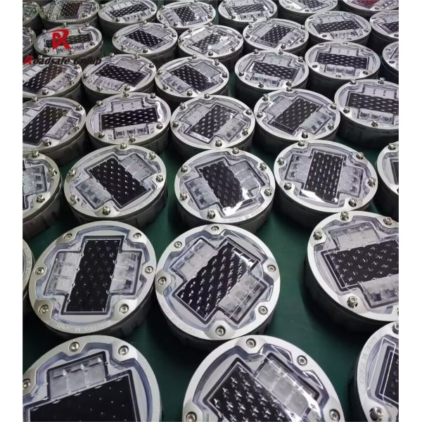 IP68 Waterproof 30Ton Load Bearing Solar Road Stud with 800m Visibility LED Cat Eye Road Stud