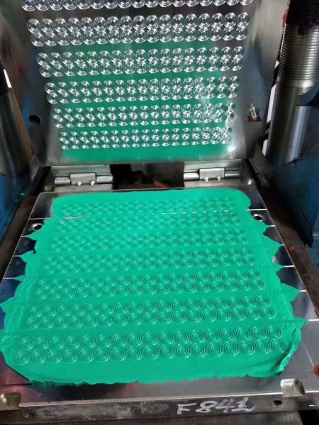 NBR/FKM/FFKM/EDPM/SI Borracha verde O Anéis OEM/ODM Moldura por compressão Com boa resistência ao óleo 16-30 N/mm Resistência ao rasgo