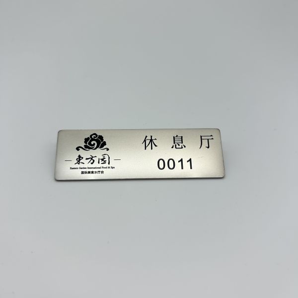 National Tsing Hua University Vintage Enamel Pin – Gold Tone Chinese Character School Badge
