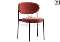 O preto vermelho pintou cadeiras da sala de jantar do metal/estofadas jantando a cadeira sem braço